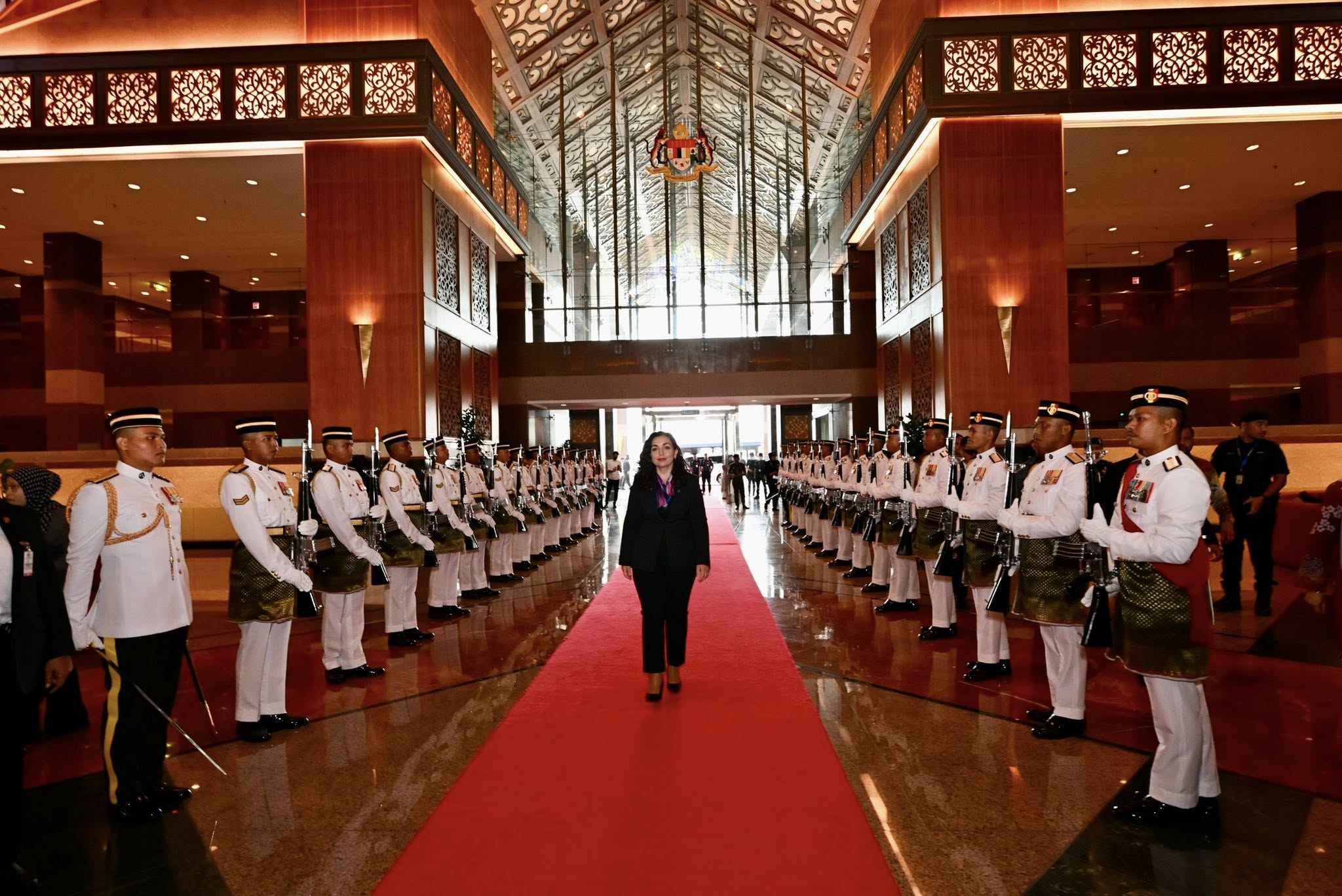 Ku pritet kështu Vjosa Osmani?