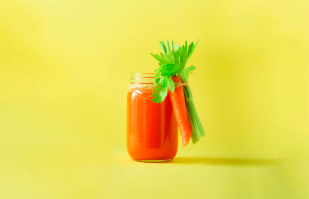 Lëngu me 3 përbërës që largon dhimbjet e stomakut