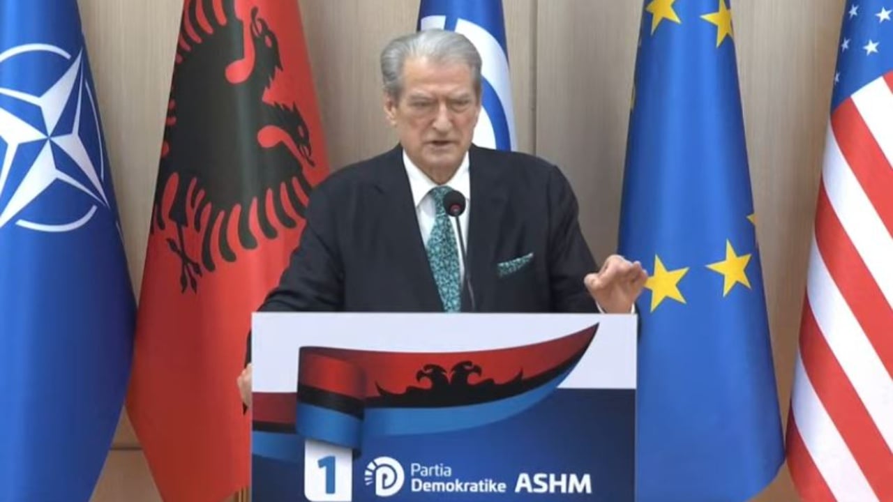 Lëvizjet e para në kampin blu pas humbjes së thellë, Berisha thërret në seli drejtuesit e qarqeve