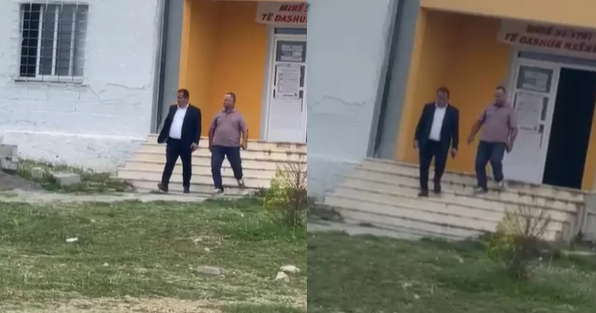 Ligji e ndalon/ Denoncojnë socialistët: Kandidati demokrat për deputet futet në çdo qendër votimi në Belsh