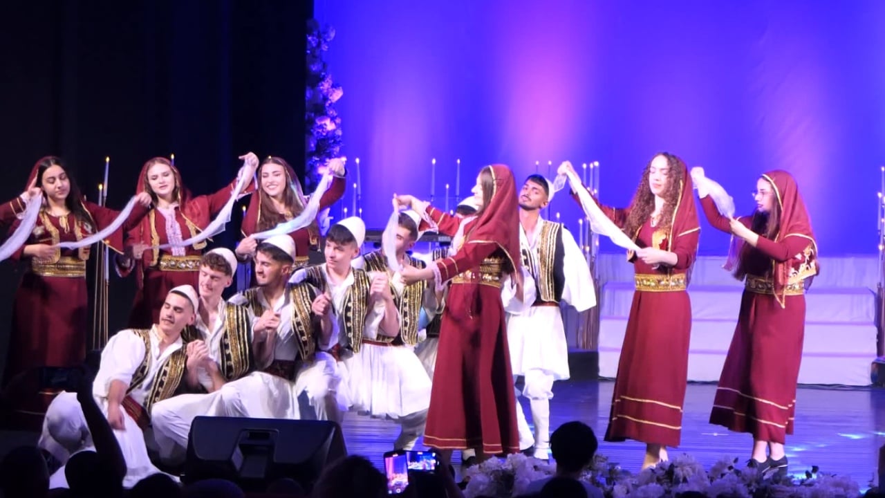 Maratona rinore në Elbasan, mbyllet me spektakël aktiviteti që zbulon talentet e reja në qytet