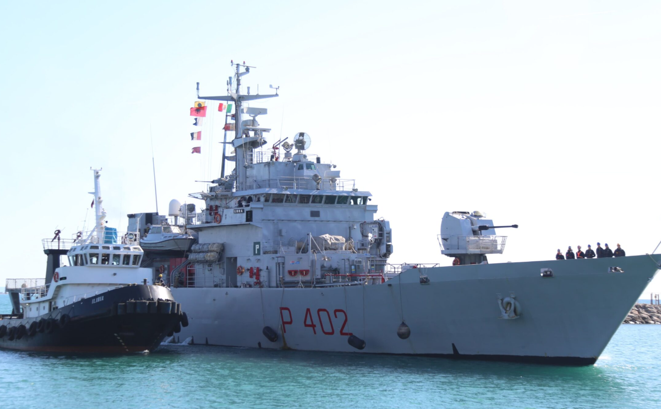 Marrëveshja me Italinë / Mbërrin tjetër anije me 27 emigrantë, vendosen në kampin e Gjadrit