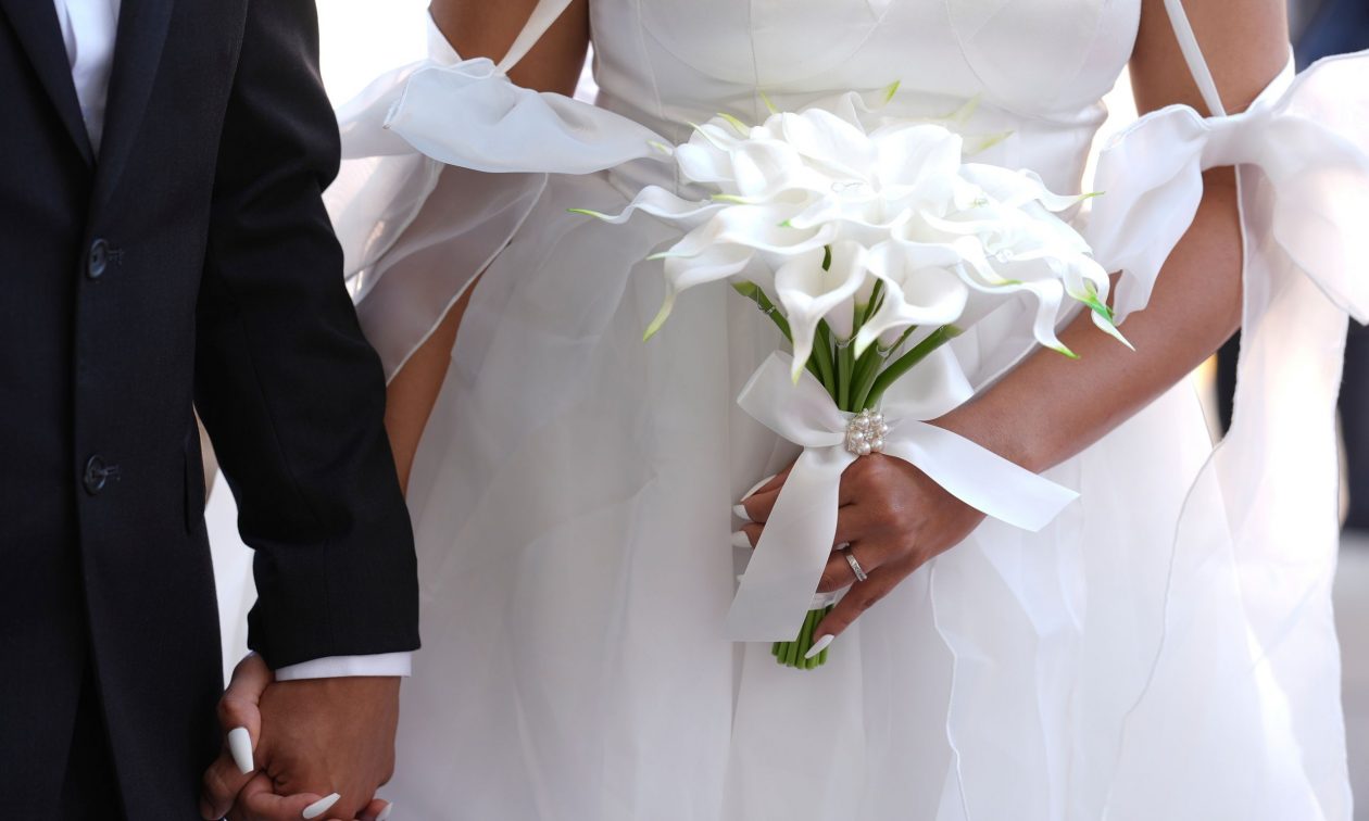 Martesa që zgjati vetëm një orë, dhëndri braktis nusen për kushërirën e saj menjëherë pas dasmës