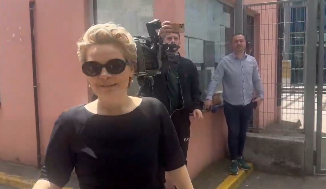 Masa, detyrim paraqitje/ Monika Kryemadhi paraqitet në SPAK: Veshjen me të zeza, jo se kam ndonjë gjë të keqe…