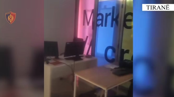 Mashtrim në Call Center/ Pranga për 6 punonjës, 1 organizatorët. Të tjerë në kërkim