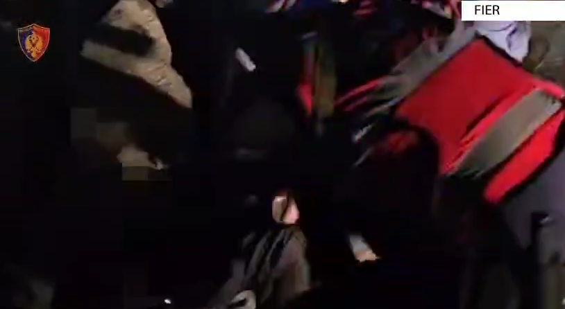 Mbante peng dhe dhunonte bashkëjetuesen italiane, arrestohet 27-vjeçari në Fier