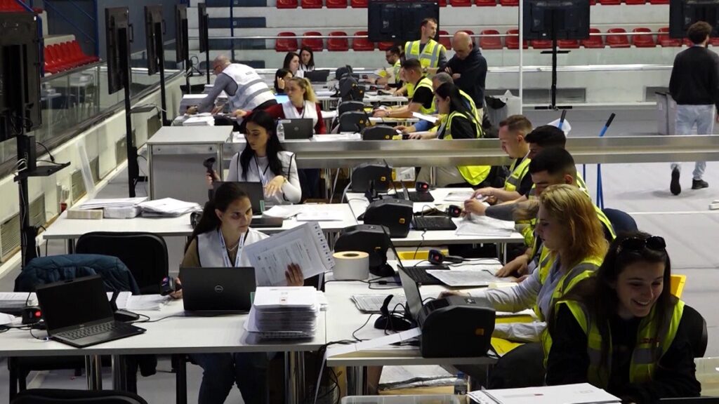 Mbërrijnë rreth 156 mijë fletë votimi nga diaspora