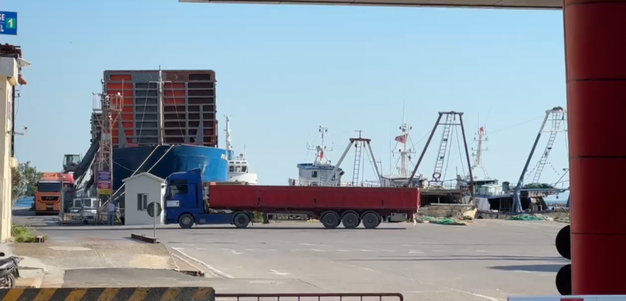 Mbërrin në Shëngjin anija ‘Guardia Costiera’, 15 emigrantë të dëbuar nga Italia nisen drejt kampit të Gjadrit