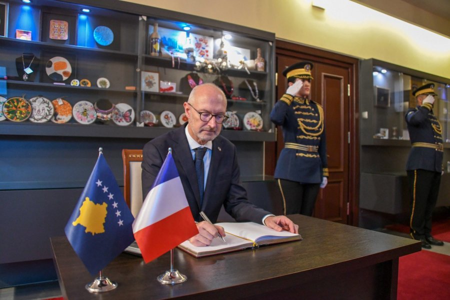 Mbyllja e strukturave paralele në veri, Ambasada franceze: Kosova po dërgon sinjale negative te partnerët
