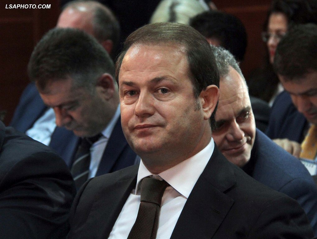 “Më erdhi në banesë për votën”, qytetari kallëzon në polici kandidatin e PD, Gjin Gjoni!