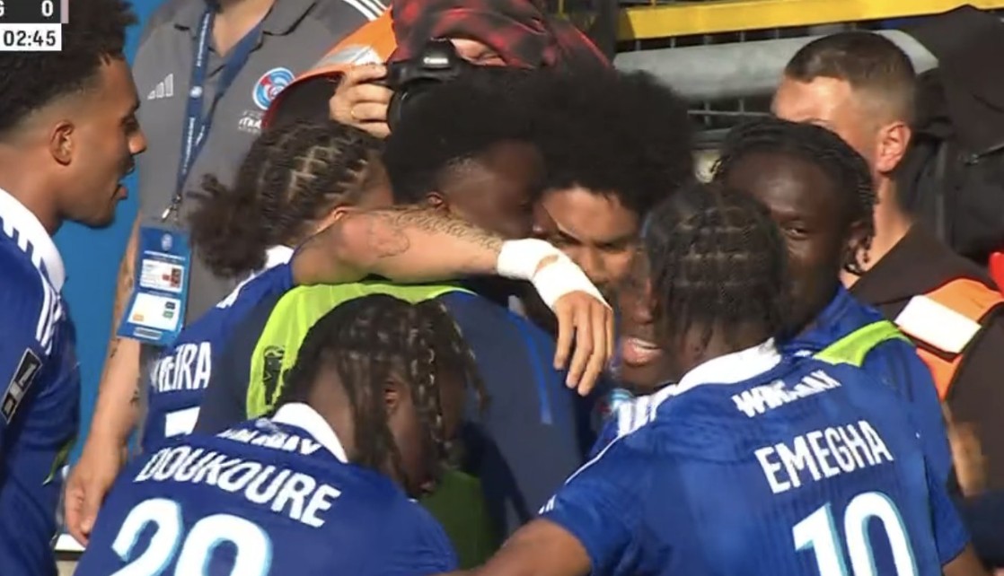 Me mendjen tek Arsenal, PSG “prish” garën për Champions League në Ligue 1