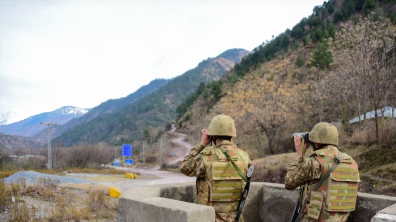 Mes tensioneve me Indinë, Pakistani i jep urdhër banorëve të Kashmirit: Siguroni ushqime për dy muaj!
