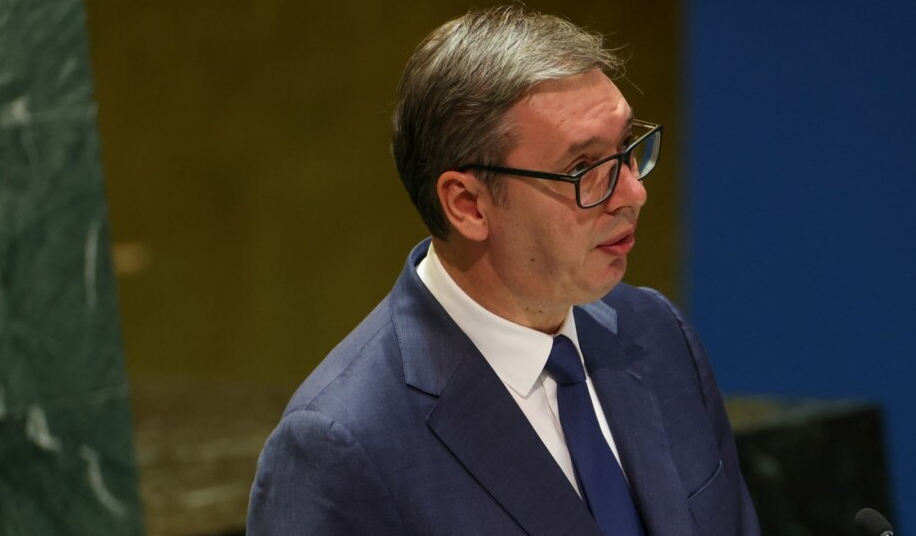 Midis Trumpit dhe Putinit – dështimet e Vuçiç