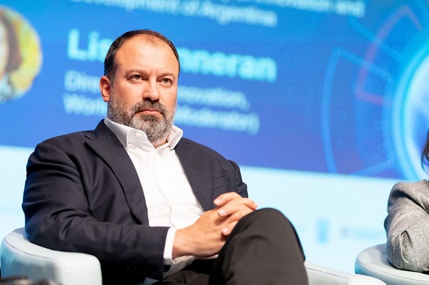 Ministri Mazniku: Shqipëria, shembull inovator i përdorimit të Inteligjencës Artificiale