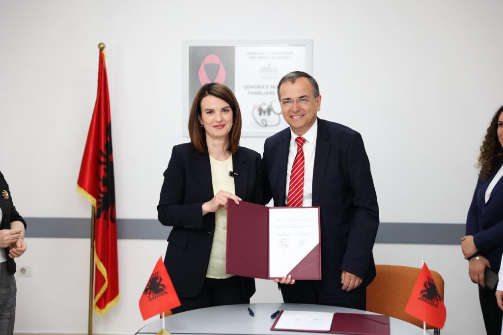 Ministrja Koçiu në Qendrën e Mjekësisë Familjare Nr.10: Model që do ta shtrijmë në të gjithë vendin