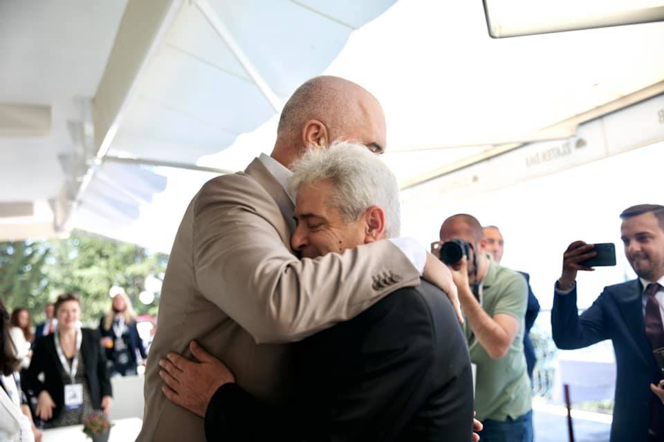 “Mua më ke pas, të ta ruaj shpinën”, Ali Ahmeti i shkruan Ramës: Ty të ra barra që ta shpiesh Shqipërinë në BE