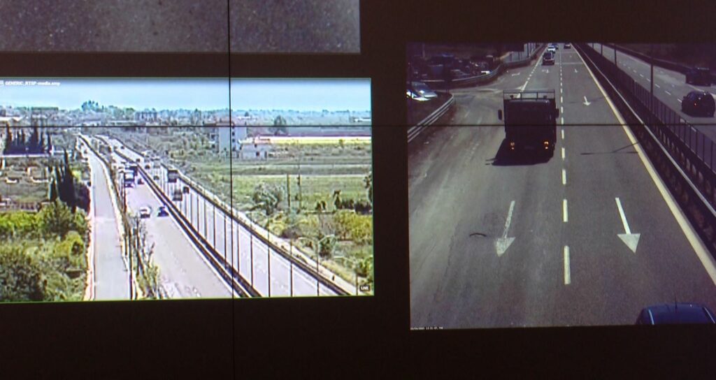 Në çdo 1.5 km rrugë, një kamer dixhitale! Në monitorim 3 akse rrugore, 1/3 makinave në qarkullim me shkelje