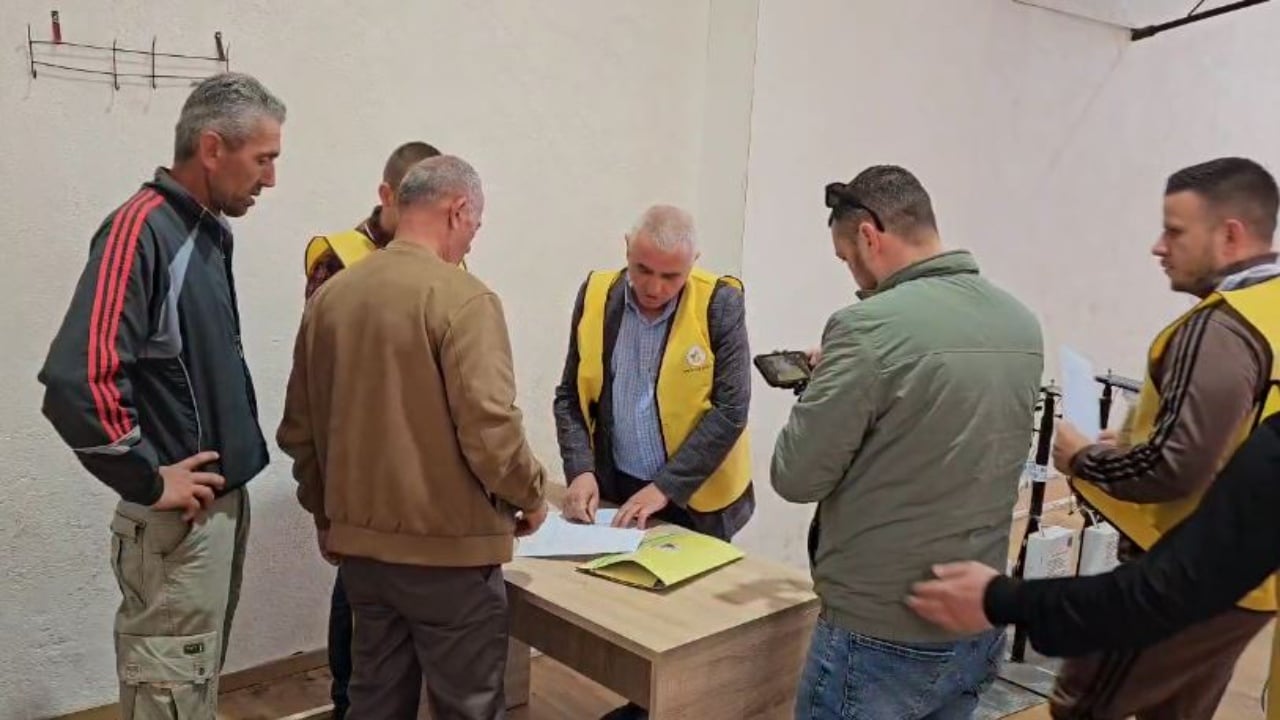 Nesër zgjedhjet parlamentare, përfundon procesi i shpërndarjes së materialeve në KZAZ 09 në Tropojë. Vijon puna në Has dhe Kukës