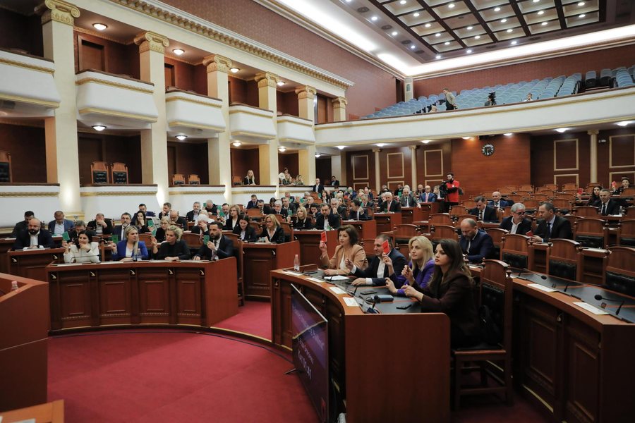 Nga Basha, Alibeaj e Shehi, te Majko, Kodheli e Kryemadhi, kush janë 79 deputetët aktualë që dorëzojnë mandatin në shtator