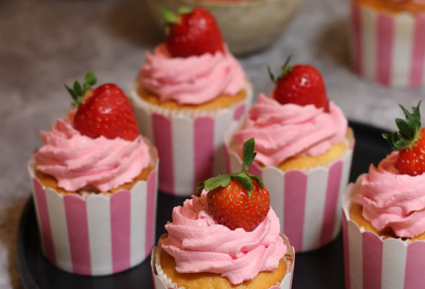 Nga njollat në trup te problemet me përqendrimin, shenjat që tregojnë se po konsumoni shumë sheqer