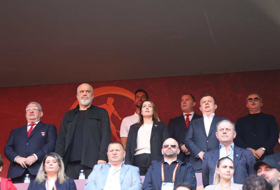 Ngre siparin Euro U-17, kryeministri Rama i pranishëm në ndeshjen hapëse