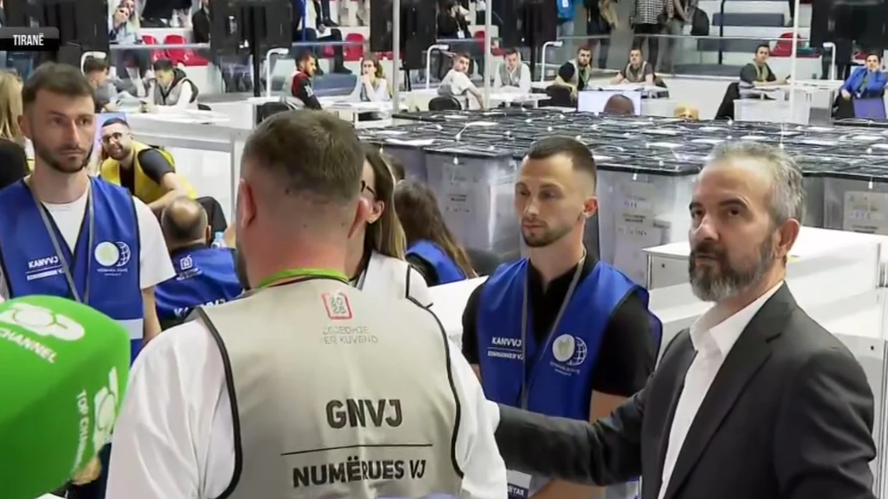 Nis me tesion numërimi i votave në Korçë, PD kërkon ndarjen e votave të diasporës, refuzon KQZ