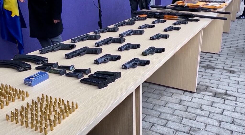 Një mesazh në telefon zbuloi trafikantët e armëve