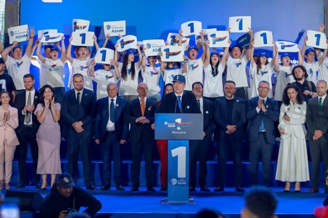 “Nuk do gjejnë vrimë miu”, Berisha sulmon ashpër Sakon dhe Gjushin nga Durrësi: Janë fytyra të manipulimit