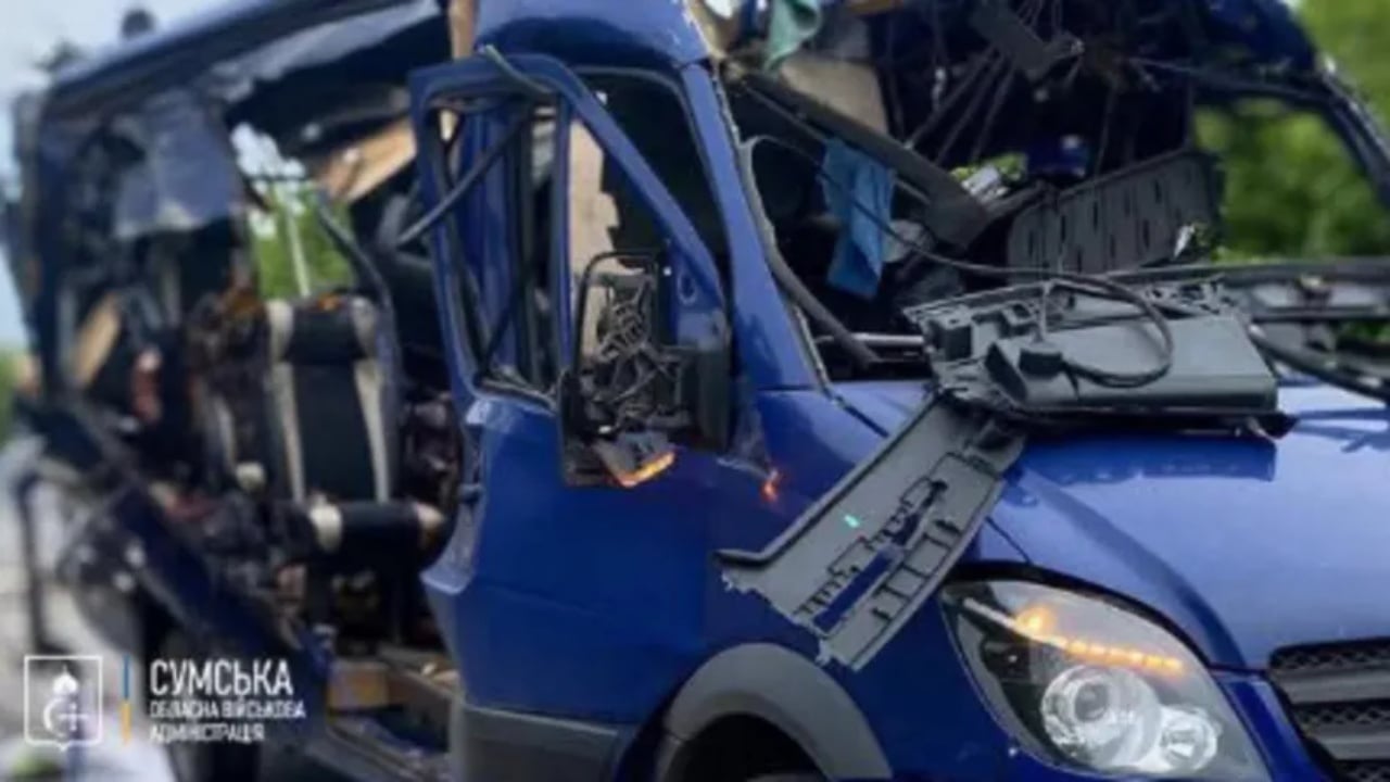 Nuk ka paqe në horizont! Rusia sulmon me dron autobusin në Ukrainë, 9 civilë humbën jetën