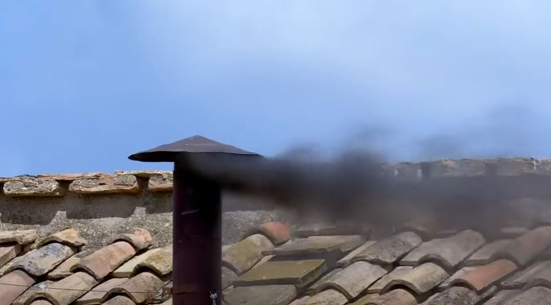 Nuk ka surpriza, tym i zi pas mbledhjes së dytë, Vatikani ende pa një Papë