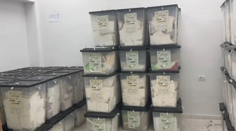 Numërohen 35.39% e kutive të votimit në vend, mandatet që kanë siguruar partitë deri tani