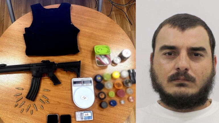 Operacion i policisë greke/ Pranga shqiptarit, i sekuestrohen armë, anti-plumb, dokumente false e vula në banesë…