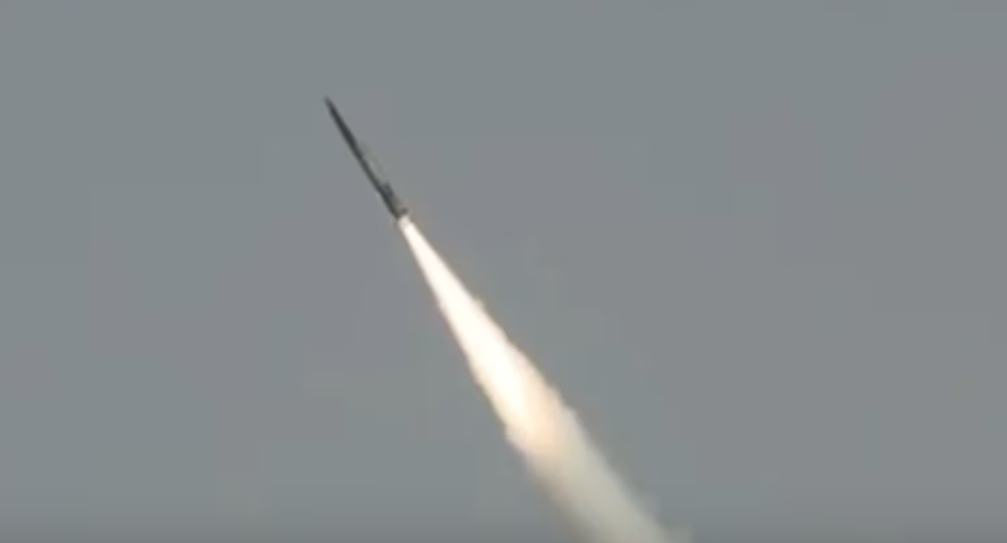 Pakistani teston një raketë balistike në mes të tensioneve me Indinë