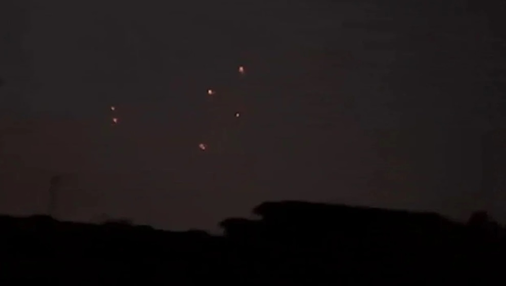 Paqja që nuk zgjat! Pakistani sulmon menjëherë Indinë me dronë vetëm pak orë pas armëpushimit (VIDEO)