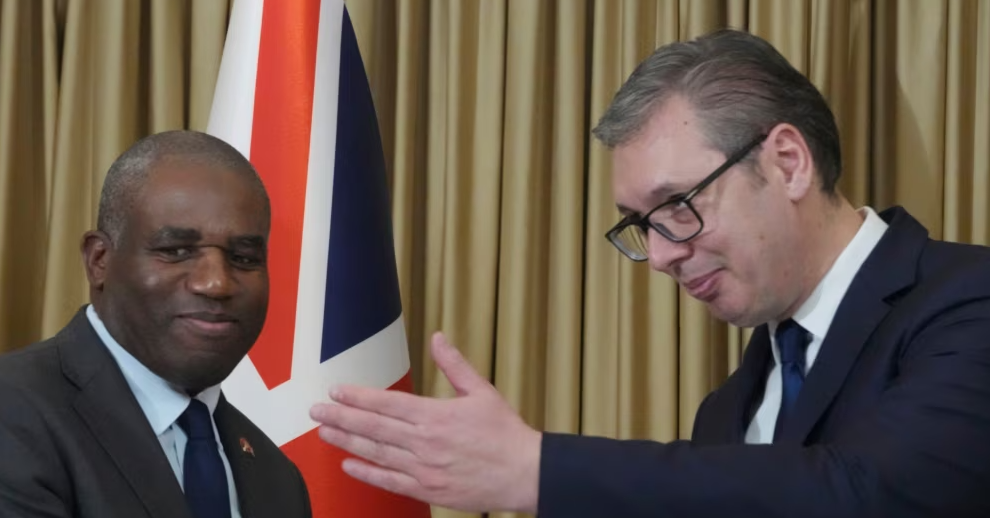 Parlamentarët britanikë kërkojnë ndryshim të politikës së jashtme ndaj Serbisë