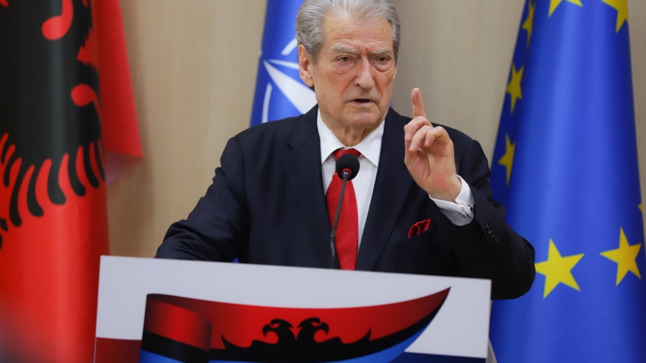 Pas humbjes së zgjedhjeve, Berisha del në shesh: Protestë ditën e Samitit të Komunitetit Politik Europian