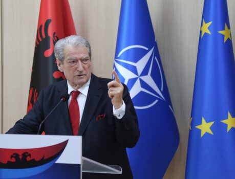 “PD do bëjë vlerësimin e saj”/ Berisha akuza ndaj socialistëve: PS ngriti zyra ilegale pranë qendrave të votimit