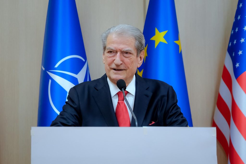 PD drejt humbjes, Berisha paralajmëron konferencë