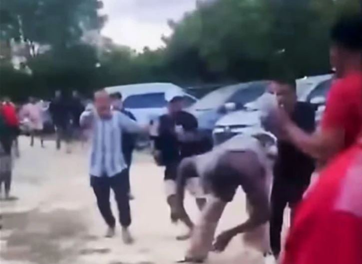 Përleshje mes një turisti britanik dhe shoferëve të taksive në Bali, shikoni videon