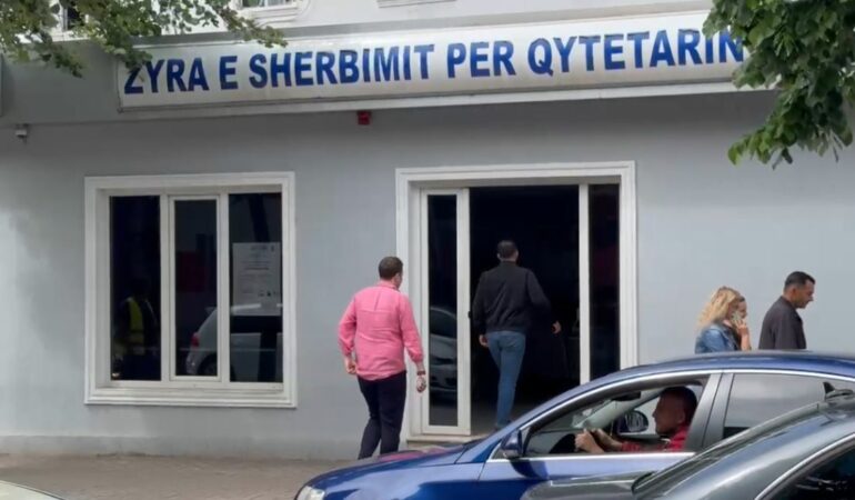 Përplasen kandidatët në Lezhë/Akuza për blerje votash dhe kallëzim penal për shpifje