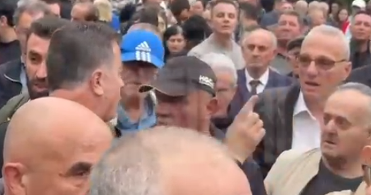 Përplasja e opozitës me gazetarët, Policia çon në SPAK Edi Palokën dhe Klevis Balliun