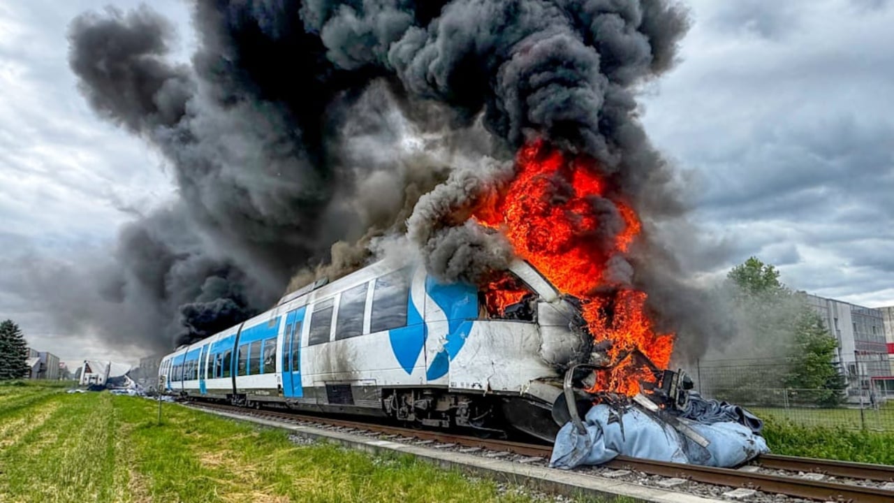 Përplasje dramatike në Austri! Kamioni godet trenin, shpërthim dhe zjarr i madh/ 16 persona të plagosur