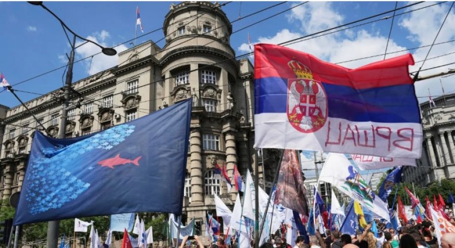 Përshkallëzohen protestat në Serbi, studentët kërkojnë zgjedhje të parakohshme