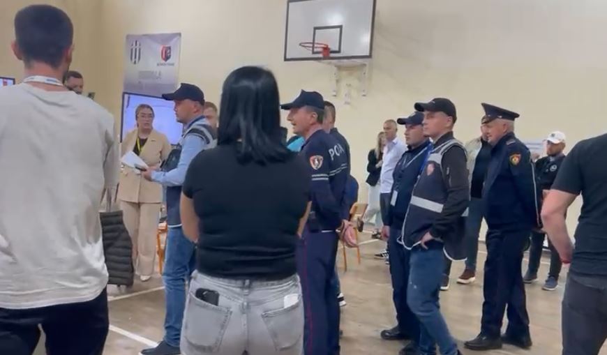 Pezullohet numërimi në KZAZ 31, nxirren jashtë të gjithë vëzhguesit