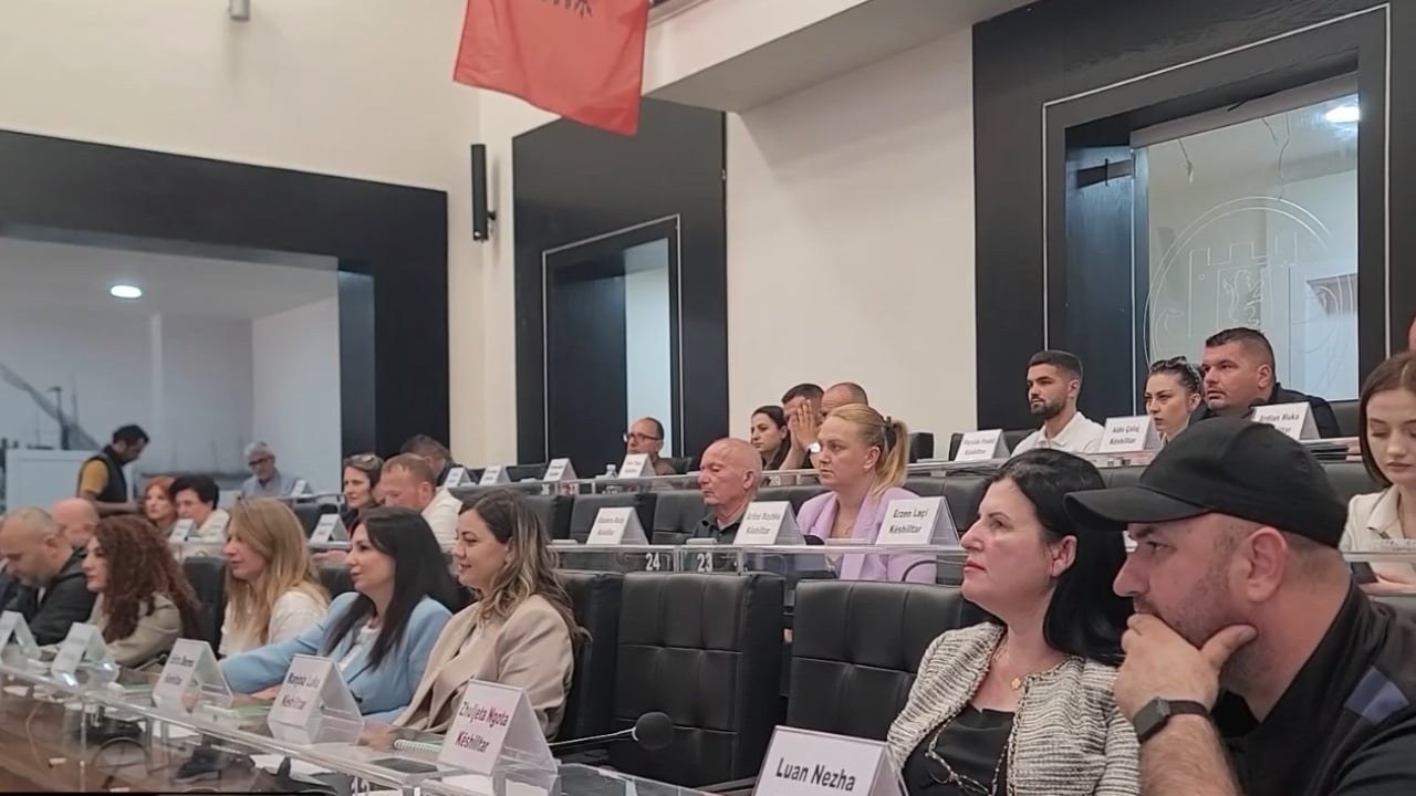 PL braktis PD dhe bashkohet me PS, votojnë projektin për ndërtimin e një kompleksi turistik në Gjirin e Lalzit