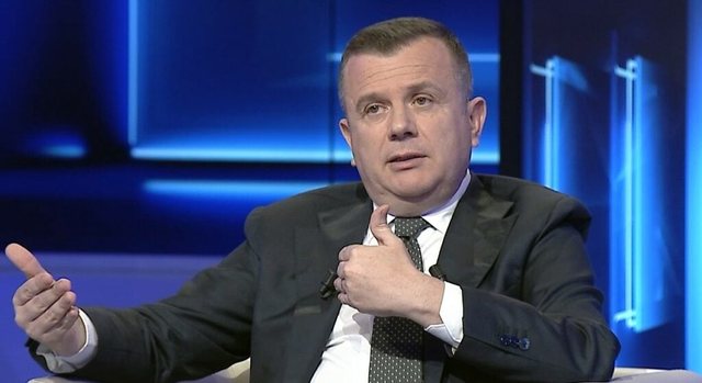 “Po kjo ç’është o Tiku?”, Balla thumbon pas arrestimit të Ergys Isufit me kokainë: Mos është dorë e brendshme?