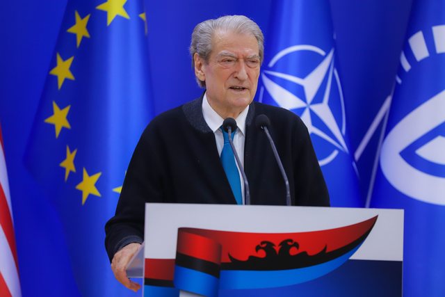 “Po përpilojmë raportin që do u dërgohet ndërkombëtarëve!”/ Berisha: Opozita nuk mund dhe nuk duhet të presë vjeshtën