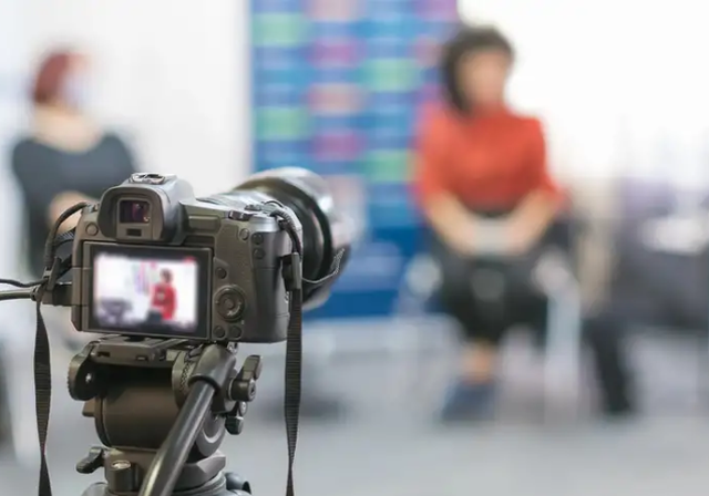 “Polarizimi i fortë politik reflektohet edhe në media”, DW: Mediat në RMV shënojnë regres, duhen reforma thelbësore