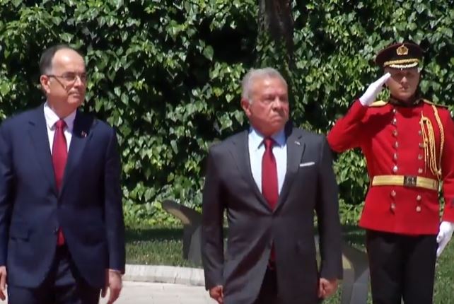 Presidenti Begaj pret me ceremoni shtetërore Mbretin Abdullah II të Jordanisë
