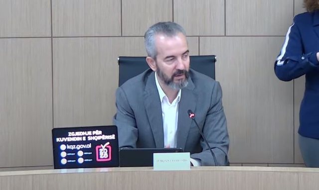 Probleme me votën e diasporës, Celibashi: 21 mijë zarfe nuk janë shpërndarë ende tek emigrantët